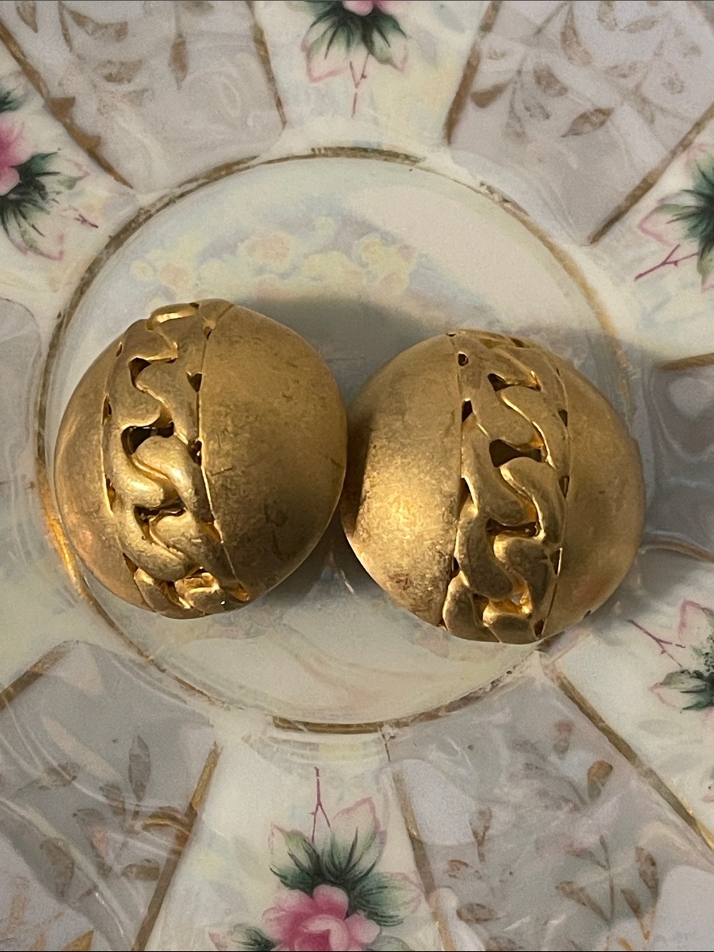 1980’s Les Bernard Satin Gold Domed Chain Link Runway Statement Clip-On Earrings